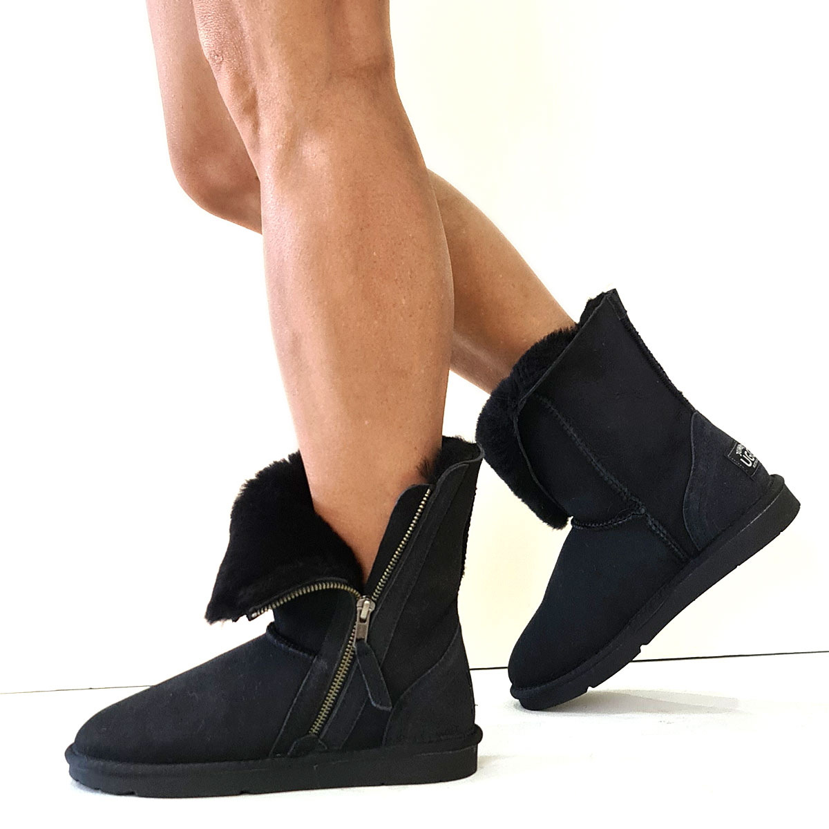 Zip Classic Short Ugg Boots - Black