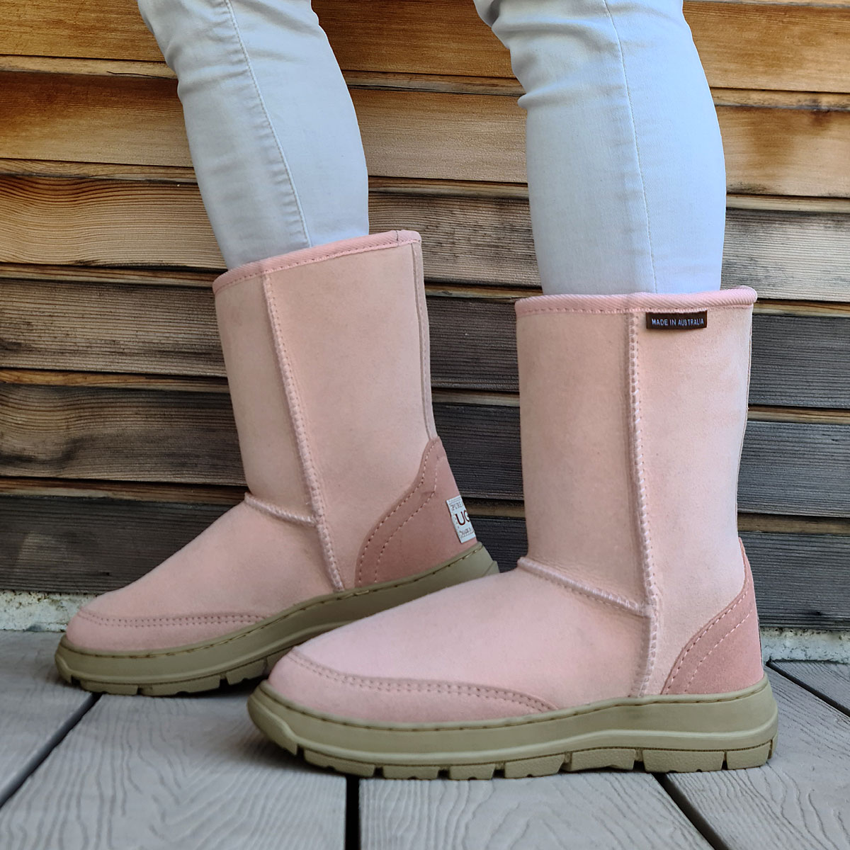 Nubuck-protected trim and a water-resistant finish, these boots are ideal for active lifestyles or unpredictable weather